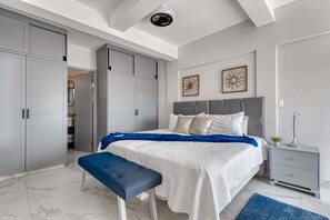 Iron/ironing board, WiFi, bed sheets - Loft close to the ocean with rooftop infinity pool, balcony & gym - dog-friendly (Cabo San Lucas)