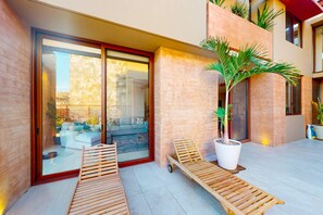 Terrace/patio - Luxury house with private pool, ocean view, inviting balcony & elegant charm (San José del Cabo)