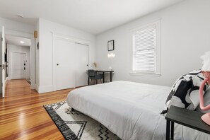 Room - The Eleven on Hancock (Salem)