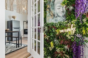 Dining - The Eleven on Hancock (Salem)