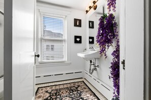 Bathroom - The Eleven on Hancock (Salem)