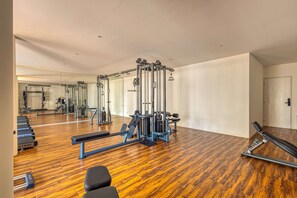 Fitness facility - Spacious luxury apartment with ocean views, pool and steps to Playa El Médano (Cabo San Lucas)