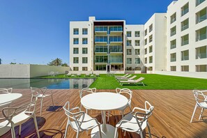 Pool - Spacious luxury apartment with ocean views, pool and steps to Playa El Médano (Cabo San Lucas)