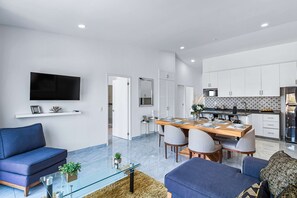 TV, offices - Morgan Residences 607 @ Boutique Hotel with pool, gym & spa (Cabo San Lucas)