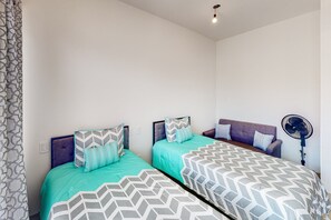 2 chambres, fer et planche à repasser, Wi-Fi, draps fournis