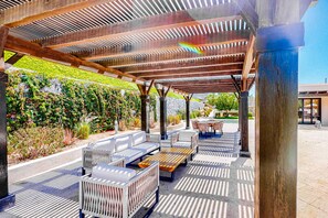 Outdoor dining - Ground-floor condo with ocean view, pool, gym, hot tub, & washer/dryer (Cabo San Lucas)