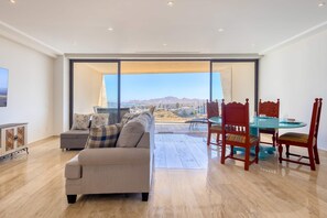 TV - Charming Coastal Resort with ocean views, pool, gym and shared amenities (Cabo San Lucas)
