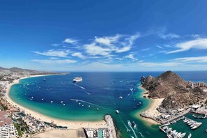 Beach - Modern studio with rooftop lounge, pools, gym, pickleball & Netflix access (Cabo San Lucas)