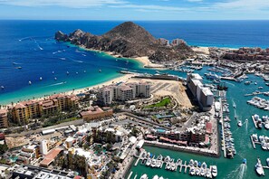 Marina - Elegant resort condo with heated pool, pickleball, gym & garden views (Cabo San Lucas)