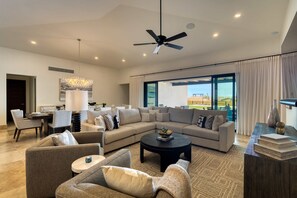 TV, offices - Luxury Coastal Retreat - Pool & World-Class Golf (Cabo San Lucas)