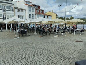 Outdoor dining - Porto de redes house (Ares)