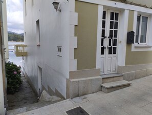 Exterior detail - Porto de redes house (Ares)