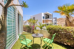 Outdoor dining - Charming & sunlit condo with pool & balcony - near golf, beaches, & nightlife (Cabo San Lucas)