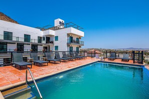 Pool - Dog-friendly apartment with rooftop infinity pool, gym, central AC, & balcony (Cabo San Lucas)