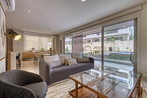 TV, offices - Peaceful condo with resort pool, high-speed WiFi & relaxing outdoor space (Cabo San Lucas)
