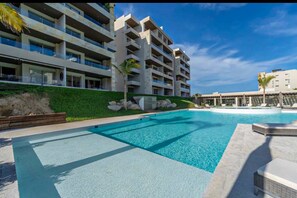 Pool - Peaceful condo with resort pool, high-speed WiFi & relaxing outdoor space (Cabo San Lucas)