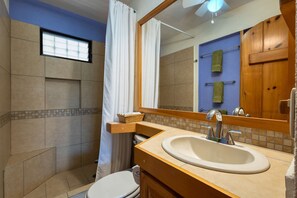 Shower, hair dryer, towels - Charming golf-view condo with pool, hot tub, terrace & WiFi (San José del Cabo)