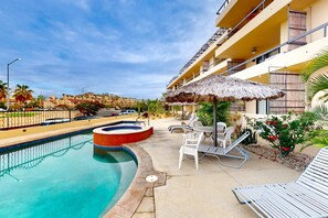 Pool - Inviting apartment across from the beach with pool, grill, balcony & golf nearby (San José del Cabo)