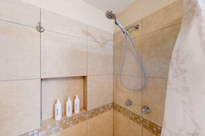 Shower, hair dryer, towels - Inviting apartment across from the beach with pool, grill, balcony & golf nearby (San José del Cabo)