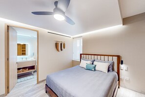 1 bedroom, iron/ironing board, WiFi, bed sheets - Downtown condo with great views, shared pool, hot tub, & grill (San José del Cabo)