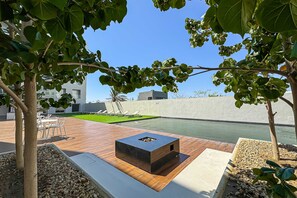 Outdoor dining - Spacious condo with private washer/dryer, city views, and shared pool (Cabo San Lucas)