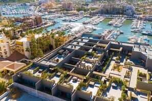 Marina - Modern marina-view penthouse with private hot tub, pool & Netflix (Cabo San Lucas)