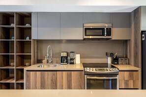 Fridge, microwave, oven, stovetop - Modern marina-view penthouse with private hot tub, pool & Netflix (Cabo San Lucas)