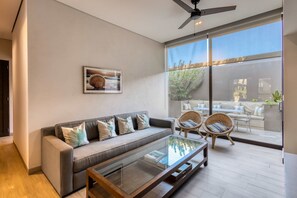 TV, offices - Modern marina-view penthouse with private hot tub, pool & Netflix (Cabo San Lucas)