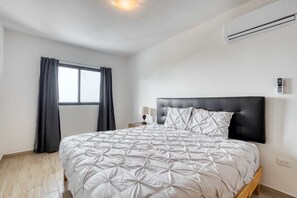2 bedrooms, iron/ironing board, WiFi, bed sheets - Ocean view condo with scenic balcony, well-equipped kitchen, internet, & W/D (Cabo San Lucas)