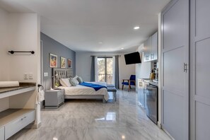 Iron/ironing board, WiFi, bed sheets - Hotel room with ocean-view rooftop infinity pool, AC, & gym - dog-friendly (Cabo San Lucas)