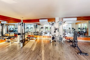 Fitness facility - Exquisite apartment with balcony, TV, WiFi, heated pool. & gym/fitness room (Cabo San Lucas)