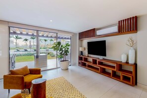 TV - Exquisite apartment with balcony, TV, WiFi, heated pool. & gym/fitness room (Cabo San Lucas)