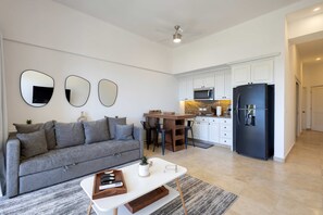 TV, offices - Stylish coastal retreat with breathtaking views, resort pool & private balcony (Cabo San Lucas)
