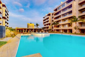 Pool - Spectacular Vista Vela Condos - near major attractions, AC & balcony grill (Cabo San Lucas)