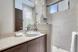 Shower, hair dryer, towels - Spectacular Vista Vela Condos - near major attractions, AC & balcony grill (Cabo San Lucas)