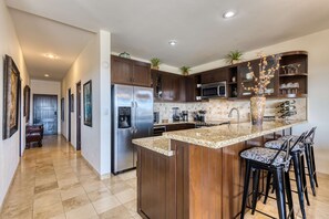 Fridge, microwave, oven, stovetop - Stylish condo with pool, ocean views, fitness & private patio grill (Cabo San Lucas)