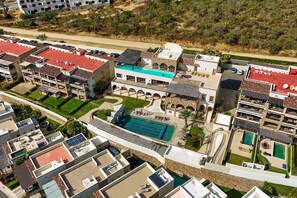 Exterior - Stylish condo with pool, ocean views, fitness & private patio grill (Cabo San Lucas)