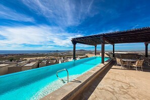 Pool - Stylish condo with pool, ocean views, fitness & private patio grill (Cabo San Lucas)
