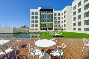 Pool - Luxury condo with shared gym, rooftop pool, and centrally located (Cabo San Lucas)