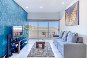 TV - Luxury condo with shared gym, rooftop pool, and centrally located (Cabo San Lucas)
