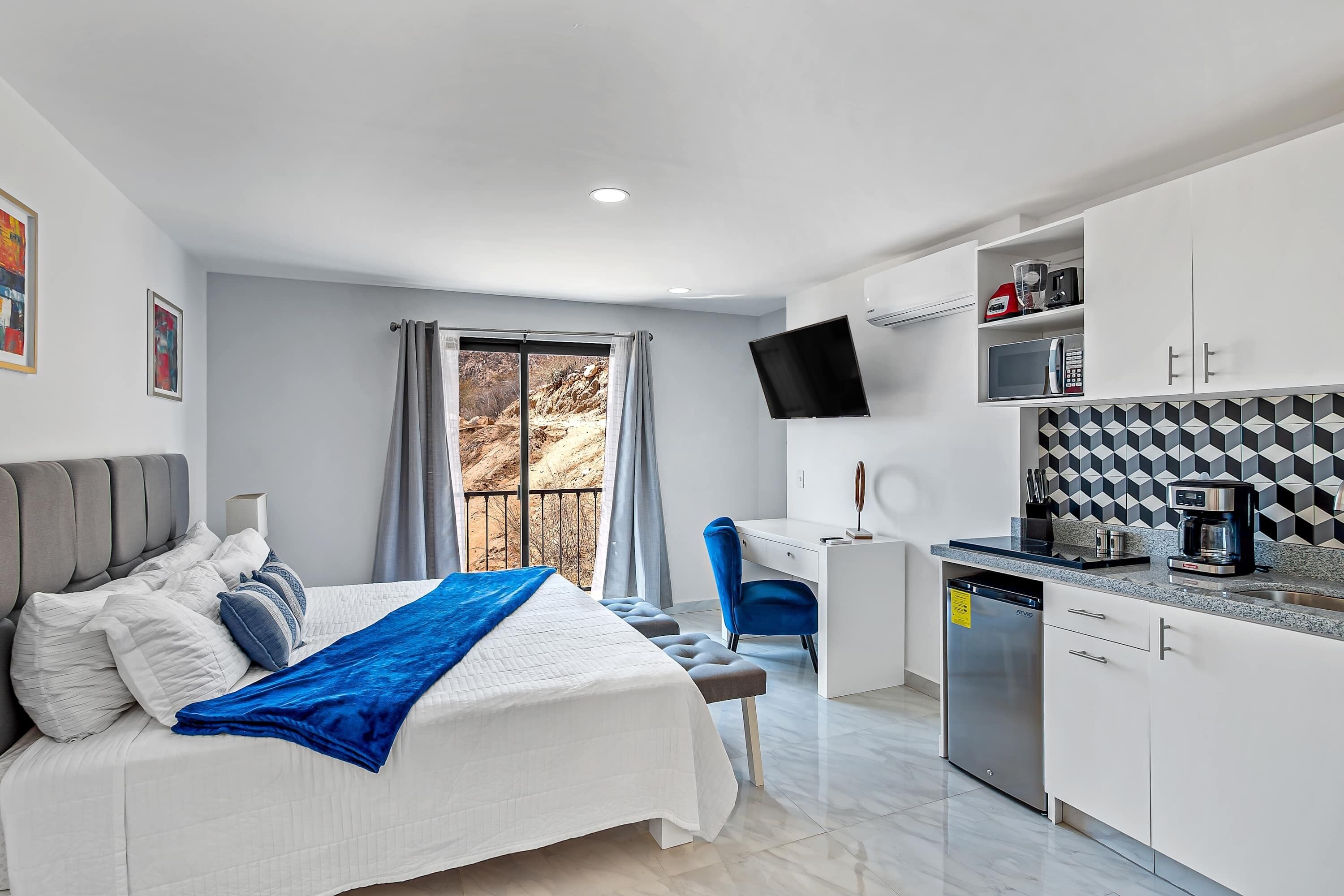Desk, iron/ironing board, WiFi, bed sheets