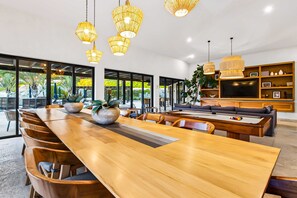 Games room - Modern apartment with. ocean view, pool, patio, tennis, & gym (Cabo San Lucas)