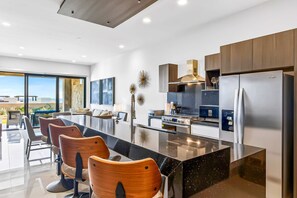 Fridge, microwave, oven, stovetop - Modern apartment with. ocean view, pool, patio, tennis, & gym (Cabo San Lucas)