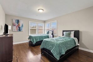 Iron/ironing board, internet, bed sheets