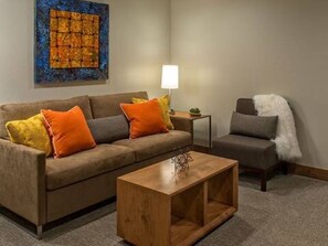 Living area - Autumn Escape; 1-bedroom suite, sleeps 4 in beautiful Breckenridge on Peak 8 (Breckenridge)