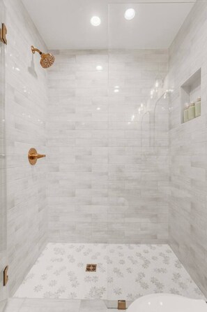 Hair dryer, towels - Whiskey Hollow Luxury Escape on 5 Acres, Sleeps 8 (Franklin)