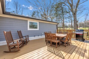 Outdoor dining - Whiskey Hollow Luxury Escape on 5 Acres, Sleeps 8 (Franklin)