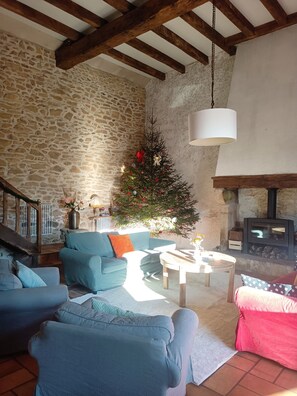 Living area - Beautiful renovated barn (Pensol)