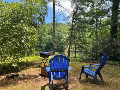 Bamboo bungalow at Camp David. Pond-front, pet friendly tiny home retreat