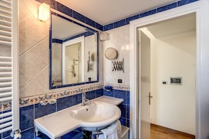A bathroom with a sink, mirror, and towel rack. - SAN PIETRO DOME VIEW PENTHOUSE (Roma)